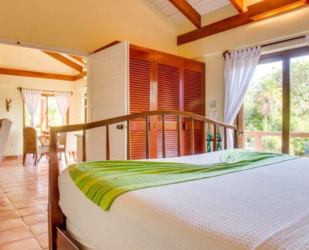 Robert'S Grove Beach Resort Placencia Esterno foto